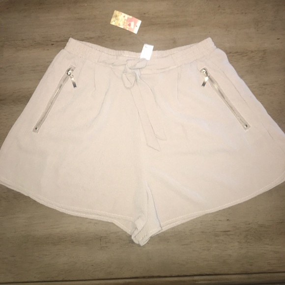 Shorts - Picture 2 of 5